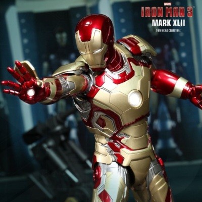 Hot Toys Iron Man Mark XLII