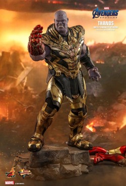 Hot Toys Thanos (Battle Damaged Version)