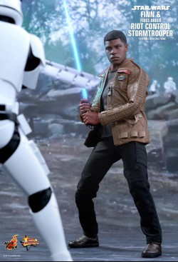 Hot Toys Stormtrooper and Finn