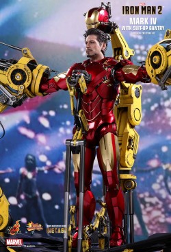 Hot Toys Iron Man Mark IV (Diecast) c Suit-Up Gantry
