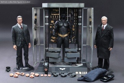 Hot Toys Set of Bruce Wayne Alfred and Batman